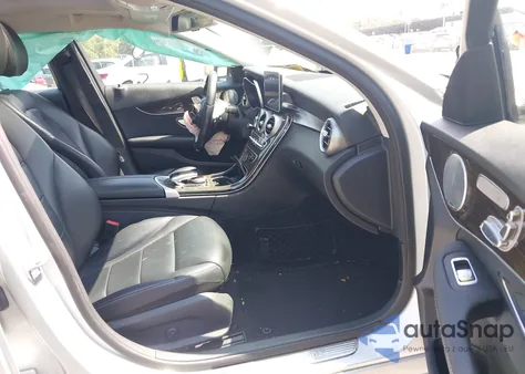 2016 Mercedes-Benz C 300 4Matic/Luxury 4Matic/Sport 4Matic z USA, uszkodzony, nr VIN 55SWF4KB8GU158174